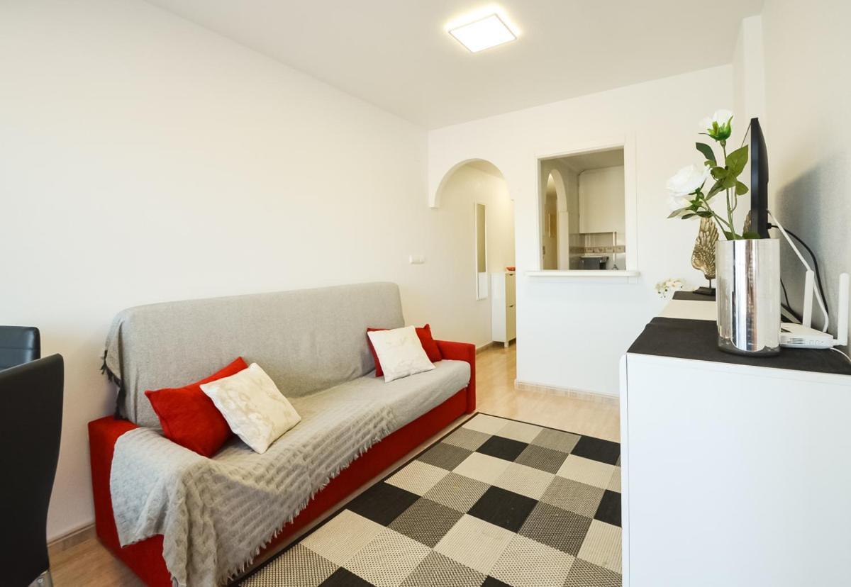 Schoene Wohnung Mit Pool , Wi-Fi Und Privat Garage Torrevieja Exterior photo