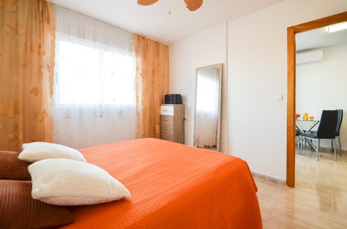Schoene Wohnung Mit Pool , Wi-Fi Und Privat Garage Torrevieja Exterior photo