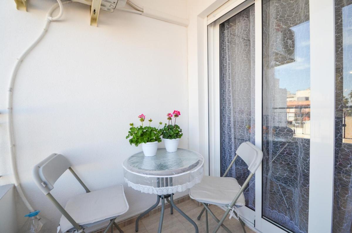 Schoene Wohnung Mit Pool , Wi-Fi Und Privat Garage Torrevieja Exterior photo