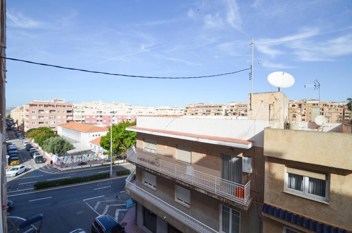 Schoene Wohnung Mit Pool , Wi-Fi Und Privat Garage Torrevieja Exterior photo